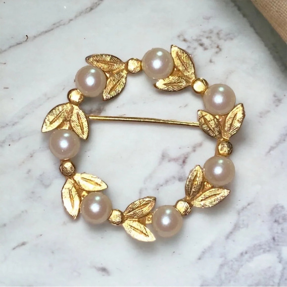 Vintage 2 Seed Pearl Leaf Round Circle Starburst Gold Tone Brooches - Picture 3 of 4